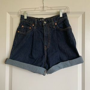Levi’s Vintage Custom Cut-Off Pleated Ribcage Denim Shorts in Dark Blue, Size 25